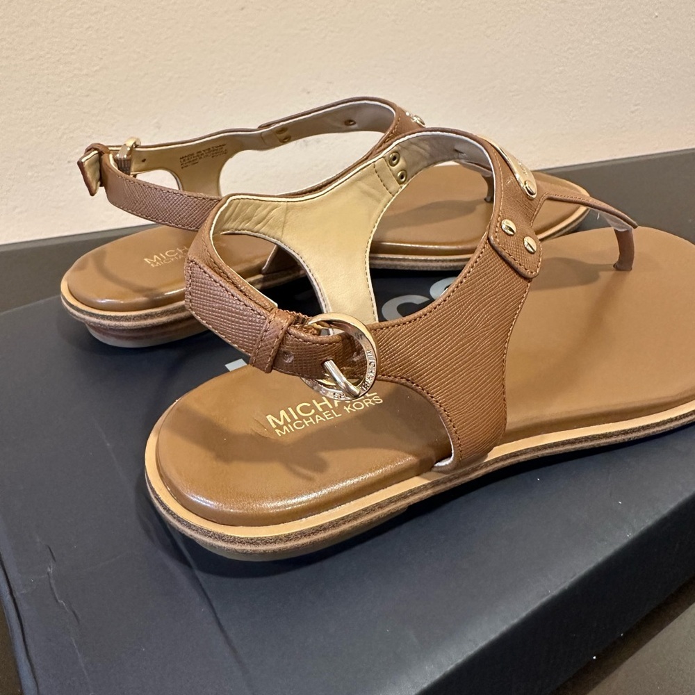 Michael Kors Brown Leather Sandals with Thong Design - Picture 5 of 7